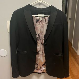Great condition. Lightly worn. From H&M. Silk lined.